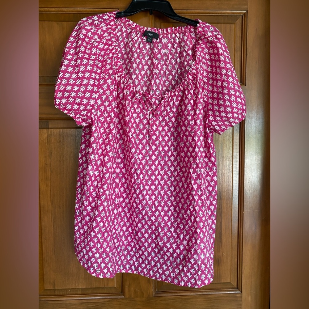 Pink cotton keyhole neckline peasant blouse.
